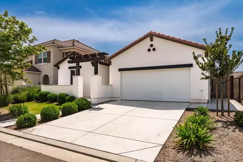 640 Wood Crest Ave, Madera, CA 93636 photo 1