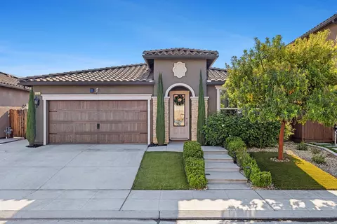 2716 N Millard Ave, Fresno, CA 93727