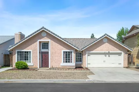 2094 E Minarets Ave, Fresno, CA 93720