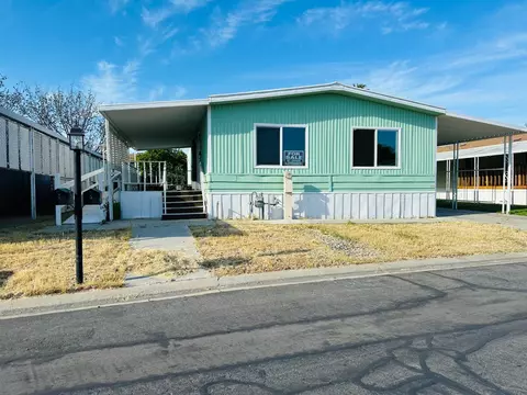 1218 E Cleveland Ave, Madera, CA 93638