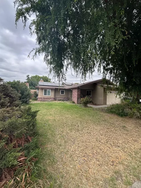 1225 Pontiac Ave, Clovis, CA 93612