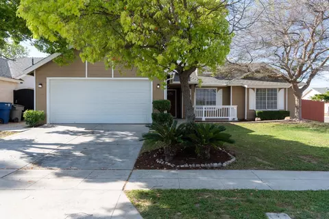 5873 W Wathen, Fresno, CA 93722