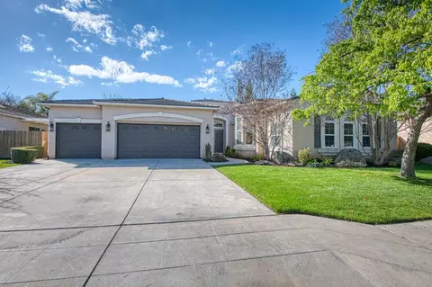 8389 N Paula Ave, Fresno, CA 93720