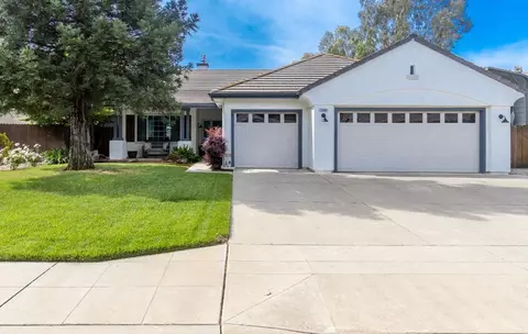 2066 Bedford Ave, Clovis, CA 93611
