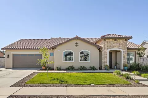 2120 Solig Ave, Kingsburg, CA 93631