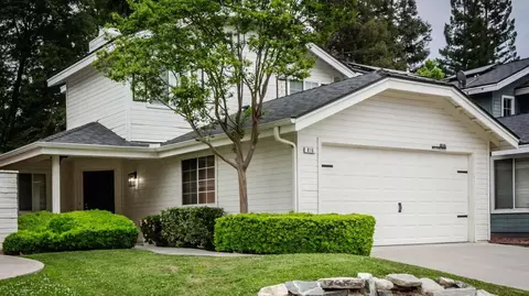 816 E Mockingbird Ln, Fresno, CA 93730