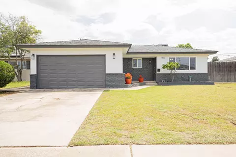 852 W San Gabriel Ave, Clovis, CA 93612