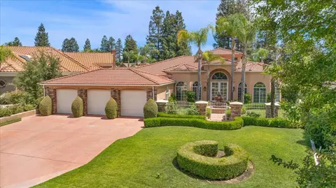 9336 N St Martin Dr, Fresno, CA 93720