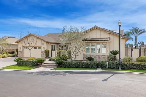 2079 E Bluff View Dr, Fresno, CA 93730