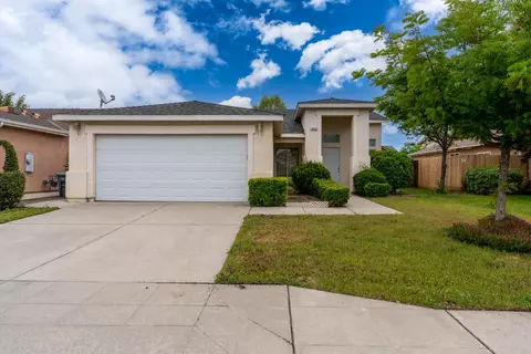 2079 Coventry Ave, Clovis, CA 93611