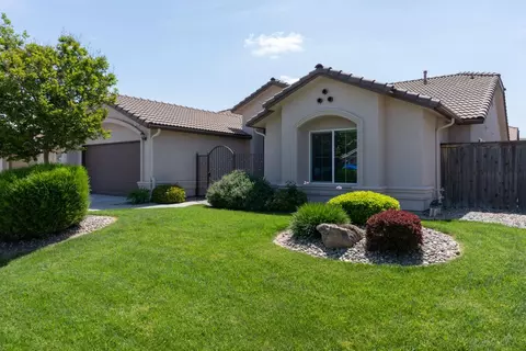 3544 Seaside Dr, Madera, CA 93637
