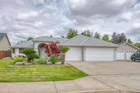 3225 Filbert Ave, Clovis, CA 93611