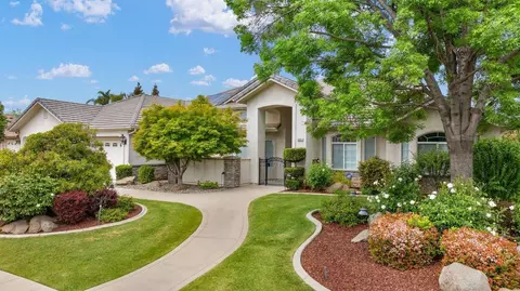 2881 Indianapolis Ave, Clovis, CA 93611