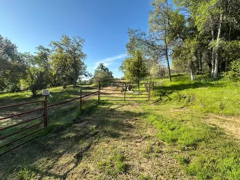 34395 Old Hickory Ln, Coarsegold, CA 95614