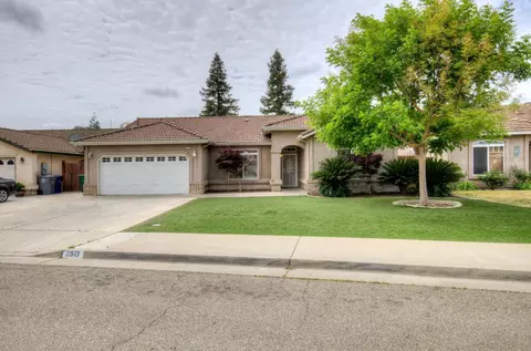 2513 Goldridge St, Selma, CA 93662