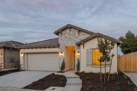 1643 N Ryan Ave, Clovis, CA 93619