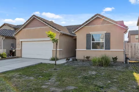 173 Mckenna Ave, Kerman, CA 93630