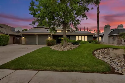 2833 S Conyer St, Visalia, CA 93277