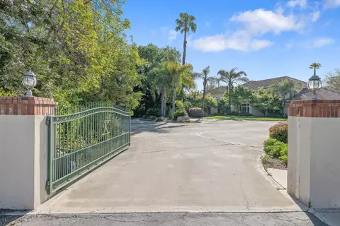 29464 86, Visalia, CA 93277