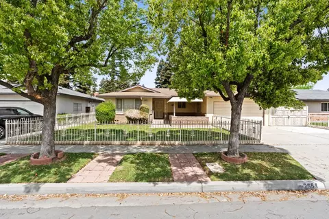 2554 E Magill Ave, Fresno, CA 93710