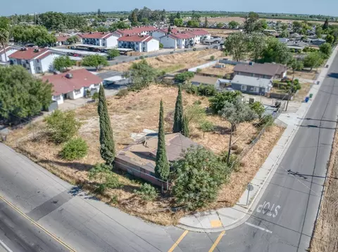 2695 Nebraska Ave, Selma, CA 93662