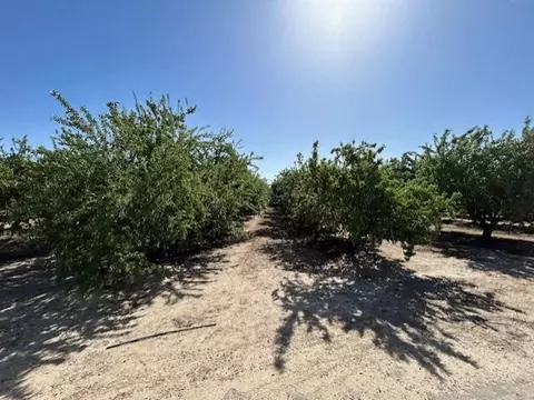 2740 E Overholser Ave, Fresno, CA 93725