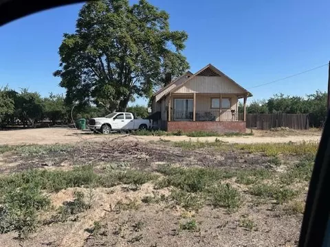 4428 E Springfield Ave, Fresno, CA 93725
