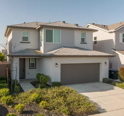 1005 W Sedona Ave, Visalia, CA 93291
