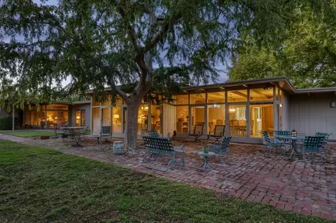 5646 E Park Circle Dr, Fresno, CA 93727