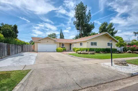917 W Norwich Ave, Fresno, CA 93705