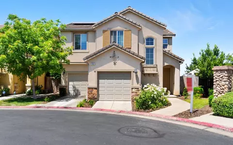 3083 Cirque Ln, Clovis, CA 93619