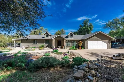 41056 Deer Creek Dr, Oakhurst, CA 93644
