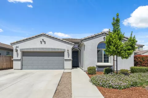 3821 Leigh Ln, Clovis, CA 93619