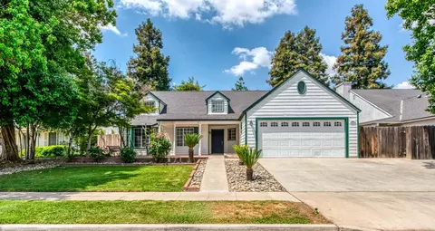944 N Chapel Hill Ave, Clovis, CA 93611