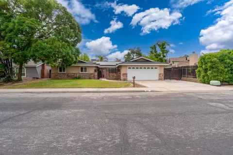 86 N Manila Ave, Clovis, CA 93612
