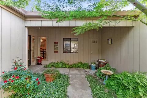 1715 Tollhouse Ln, Clovis, CA 93611