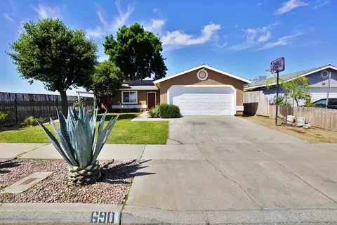 690 Dogwood Ave, Tulare, CA 93274