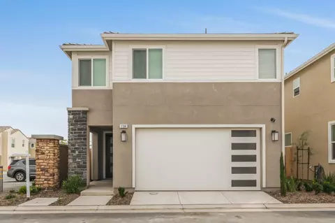 1104 Encore Way W, Madera, CA 93636