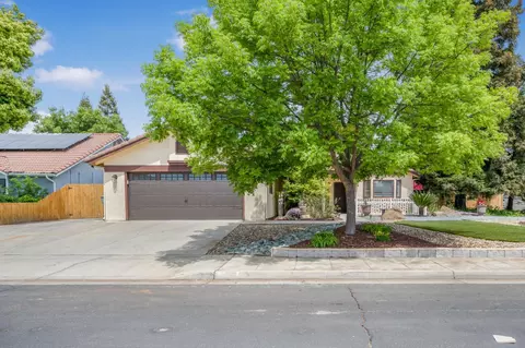 2555 Vartikian Ave, Clovis, CA 93611