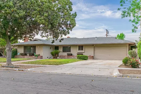 230 W Fountain Way, Fresno, CA 93705