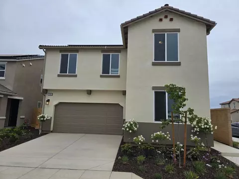 2980 Escarpa Dr, Fresno, CA 93730