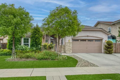 2267 Graybark Ave, Clovis, CA 93619