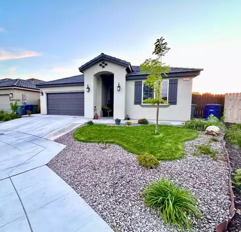 1097 Wasatch Dr, Madera, CA 93638