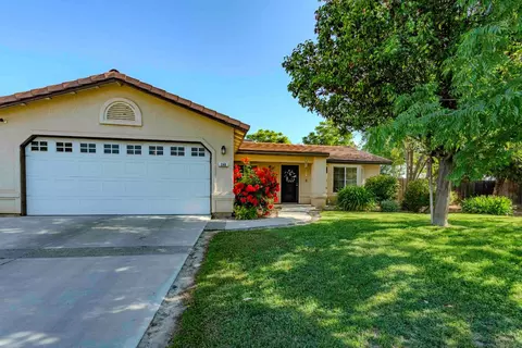 240 S Kenneth Ave, Kerman, CA 93630