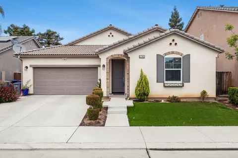2749 Griffith Ave, Clovis, CA 93611