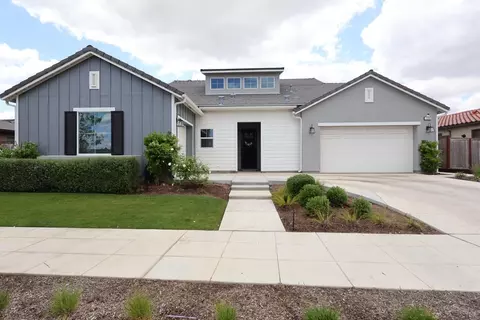 1008 Treasure Hills Dr, Madera, CA 93636