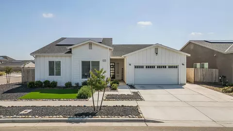 2015 N Frontier St, Hanford, CA 93230
