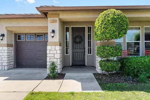 1389 Vineyard Pl, Hanford, CA 93230