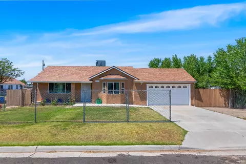 8677 11th St, San Joaquin, CA 93660