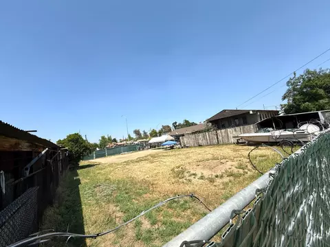 3350 E Belmont Ave, Fresno, CA 93702